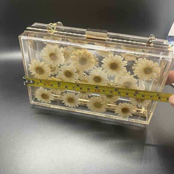 Zara Natural Daisy Acrylic Cross Body Clutch w/ Shoulder Strap - Picture 6 of 12